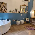 Casa de hóspedes Visconti And 4*