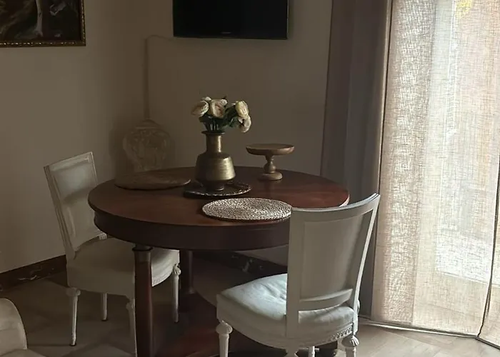 Visconti And Πανσιόν 4*